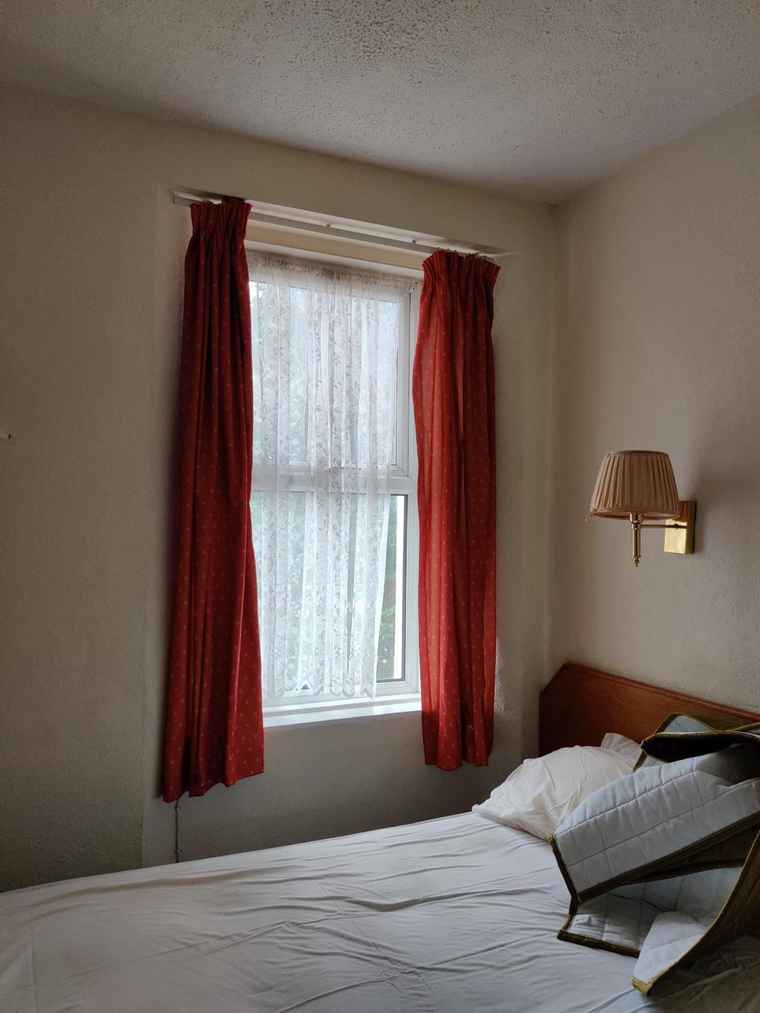 Inglewood Palm Hotel, Abbey Sands Hotel