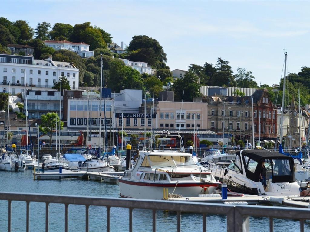Bed & Breakfast Burleigh House 4*