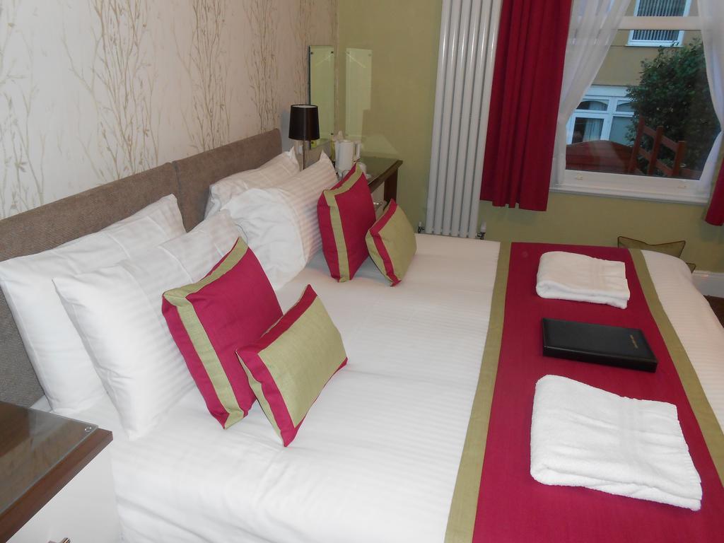 Grosvenor House Guest house