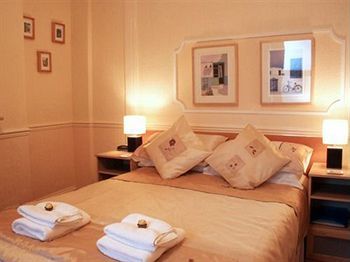 Lawnswood Guest house