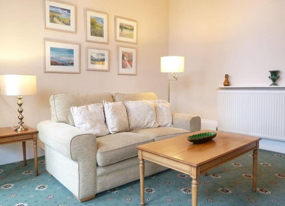 Muntham & Town House 3* Torquay