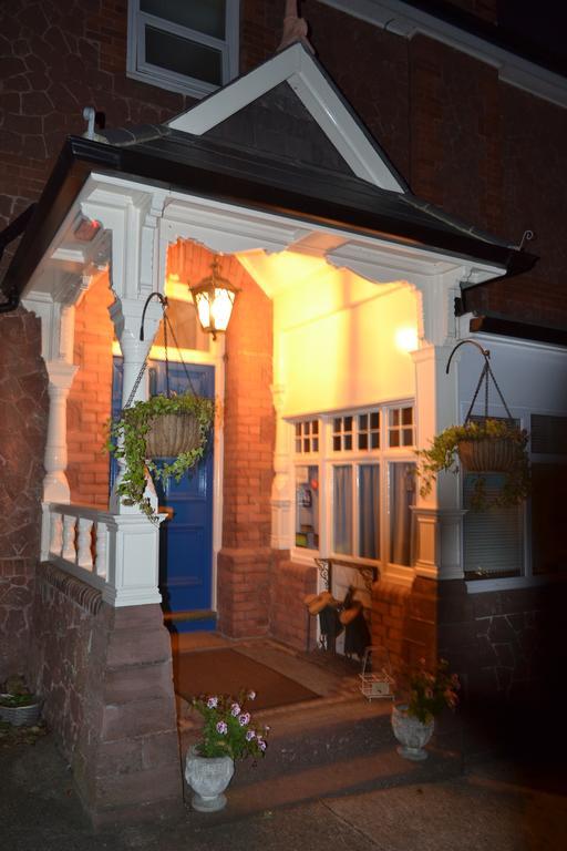 Bed & Breakfast The Redholme 3*