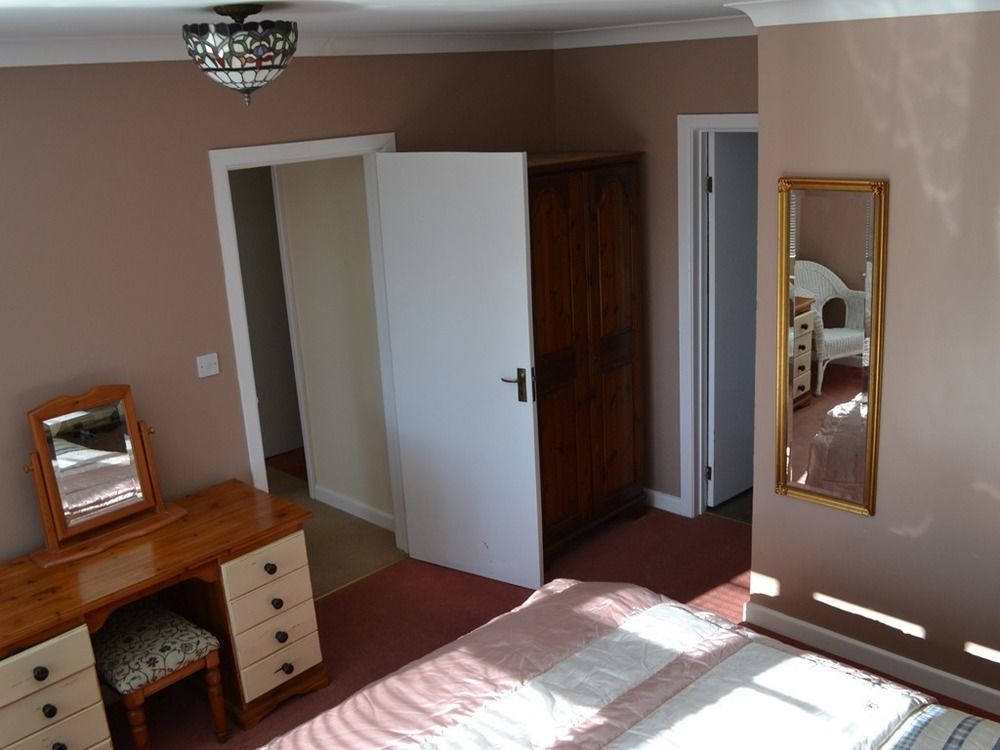 Chelston Manor Apartment *