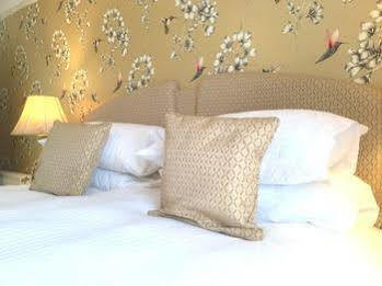 Muntham & Town House 3*
