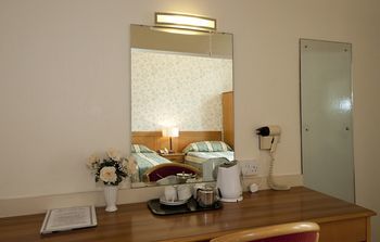 Metropole Hotel 2*