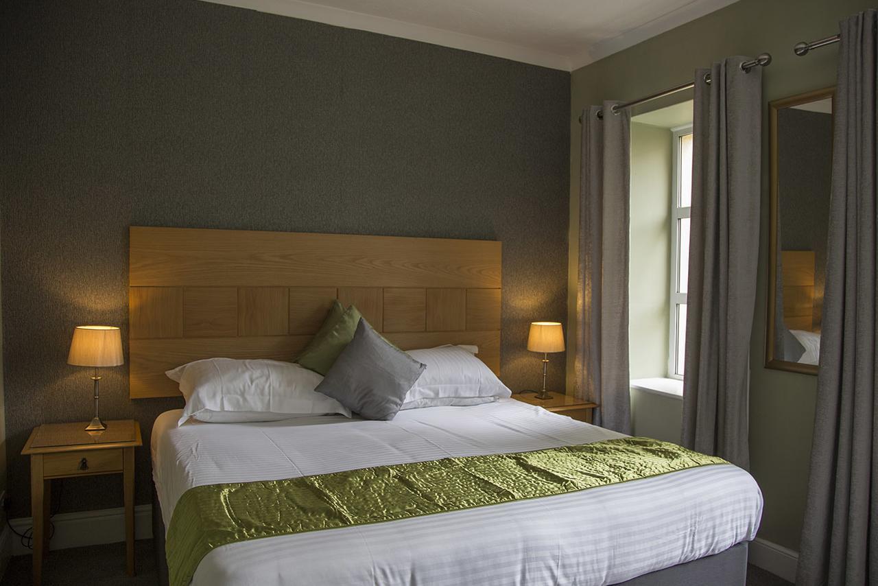 Meadfoot Bay 4*