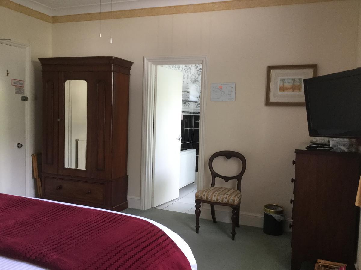 Cary Court - 4*