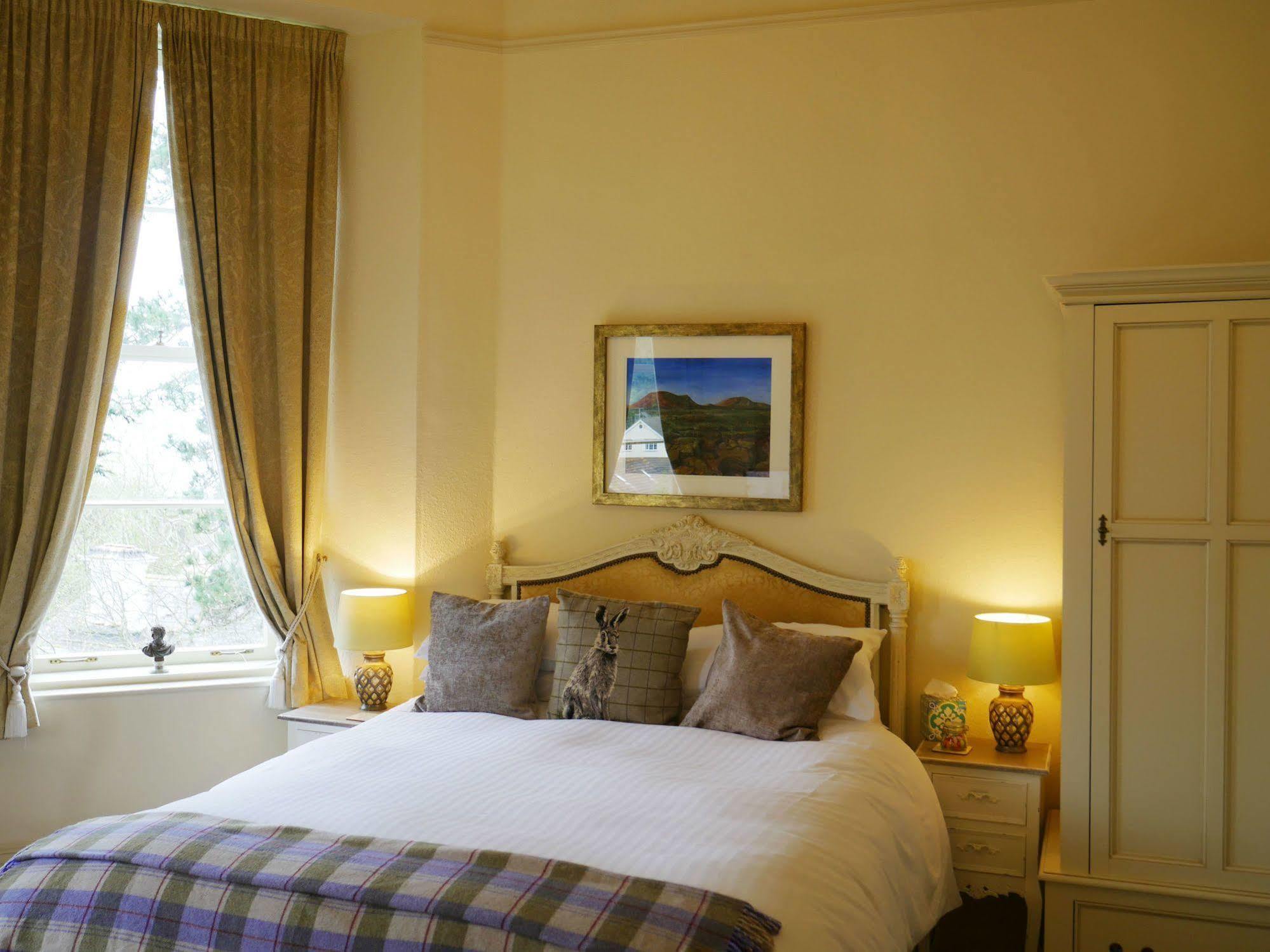 Muntham & Town House 3*