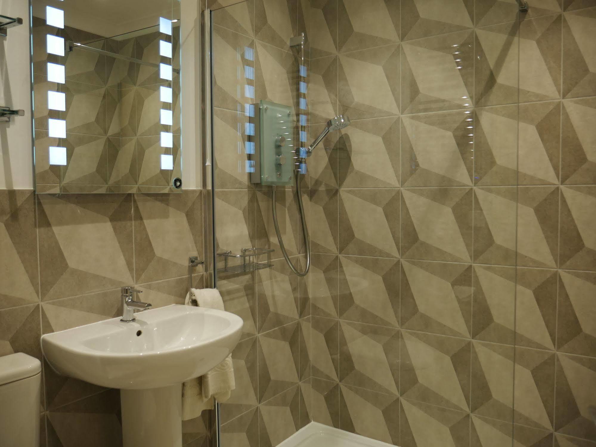 Muntham & Town House 3*