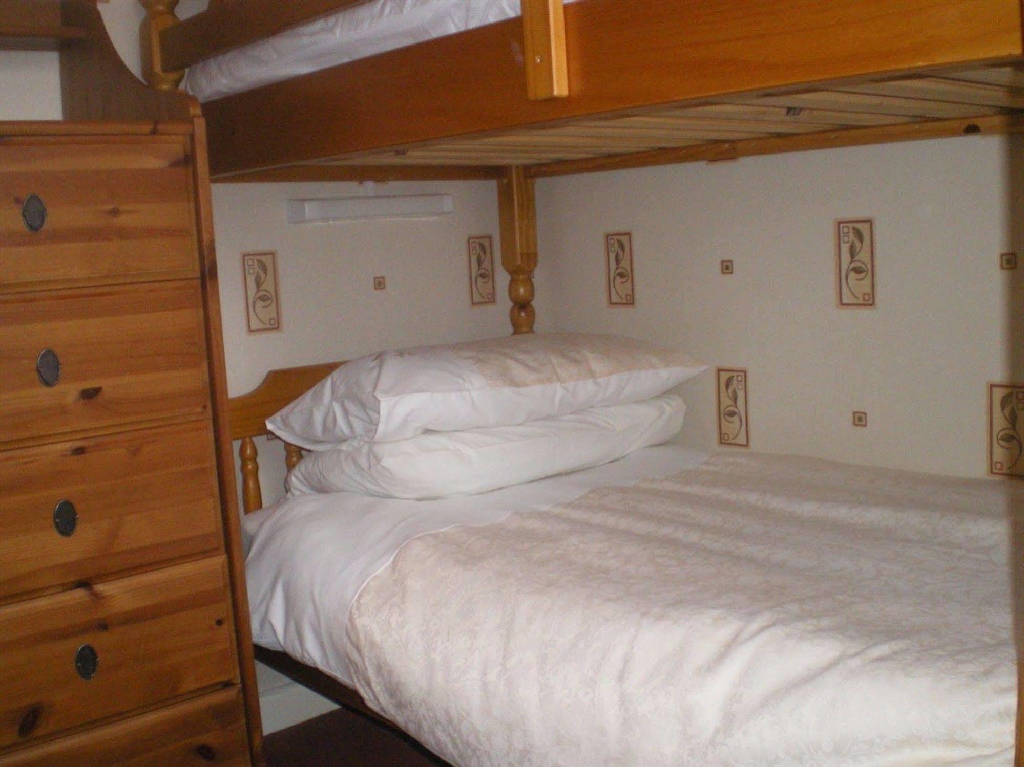 Barclay Court Guest house 4*