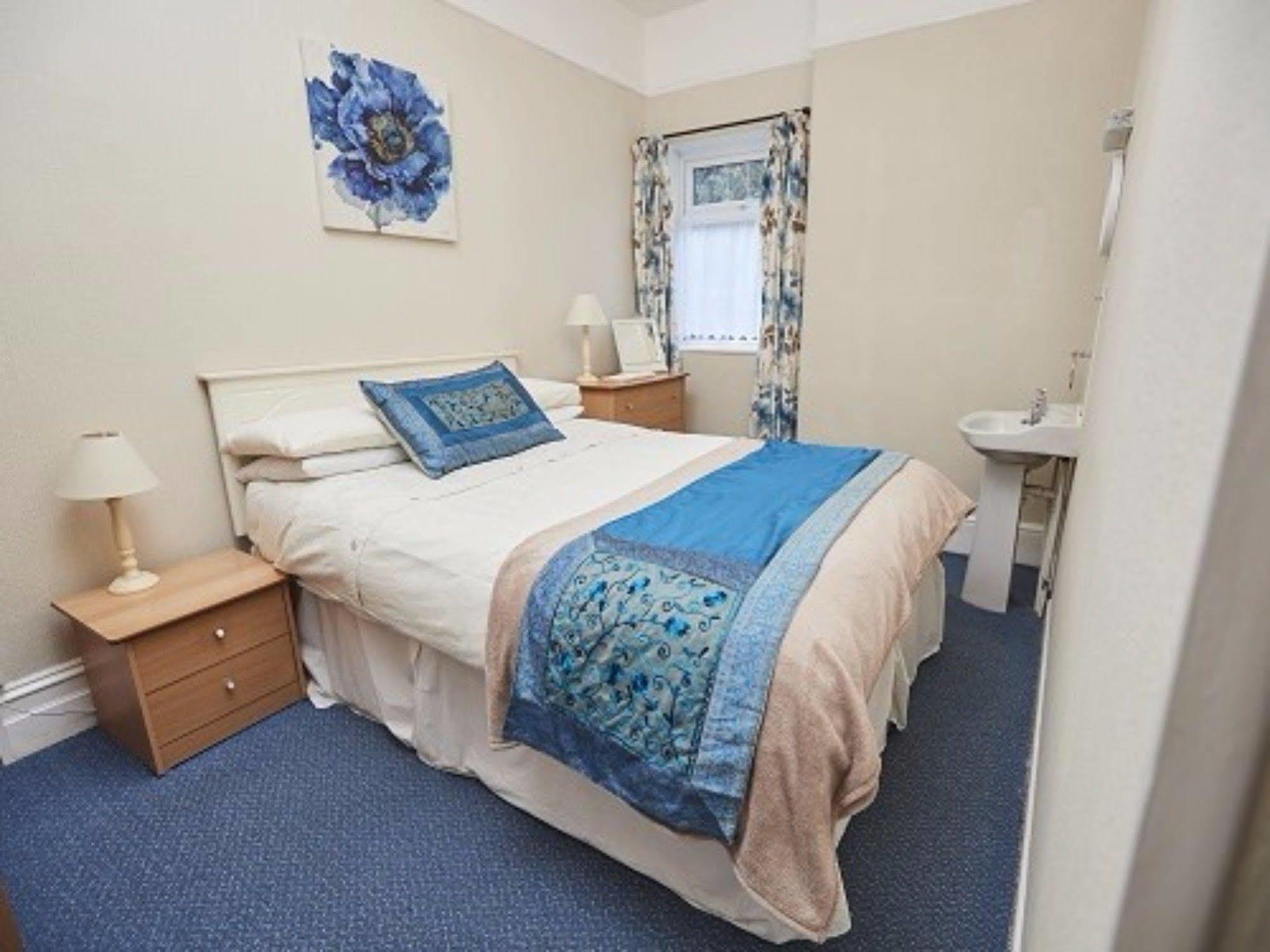 Abbey View Flats Apartment *