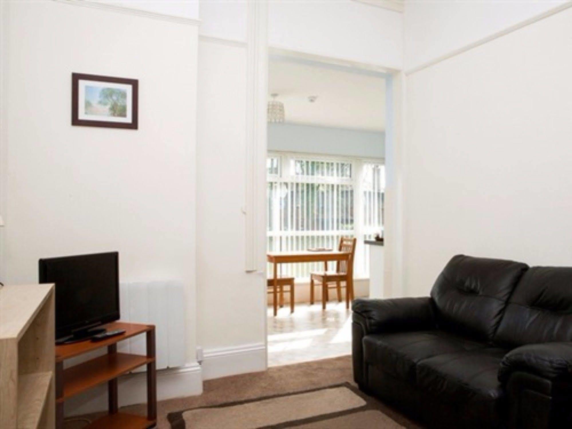Abbey View Flats Apartment *