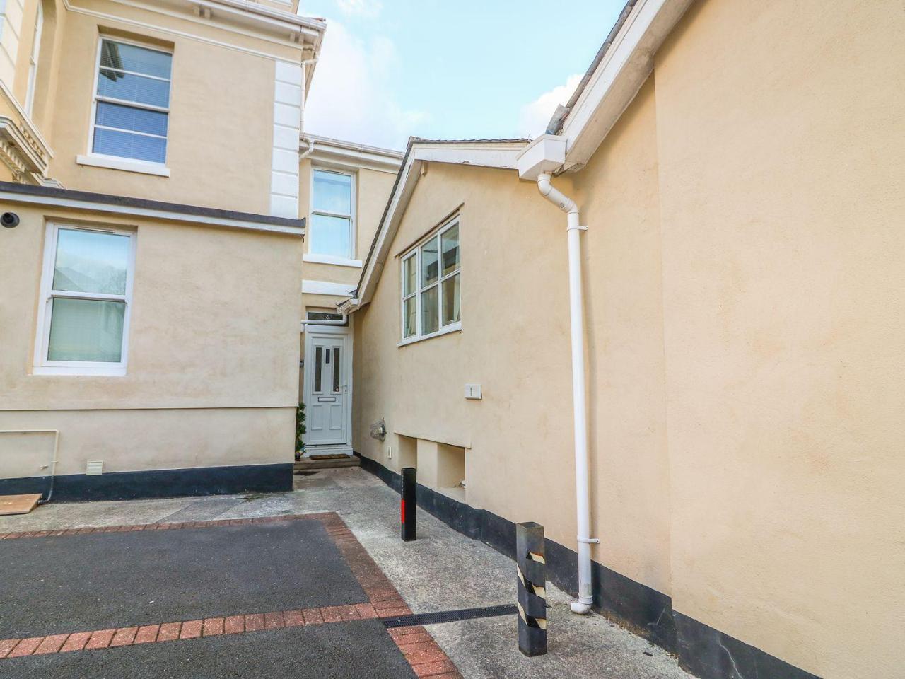 1 Newcourt Holiday home *