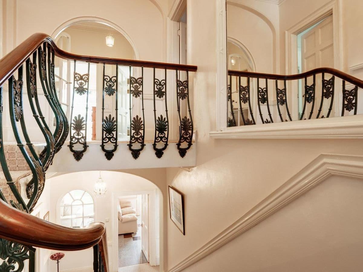 Singleton Manor *