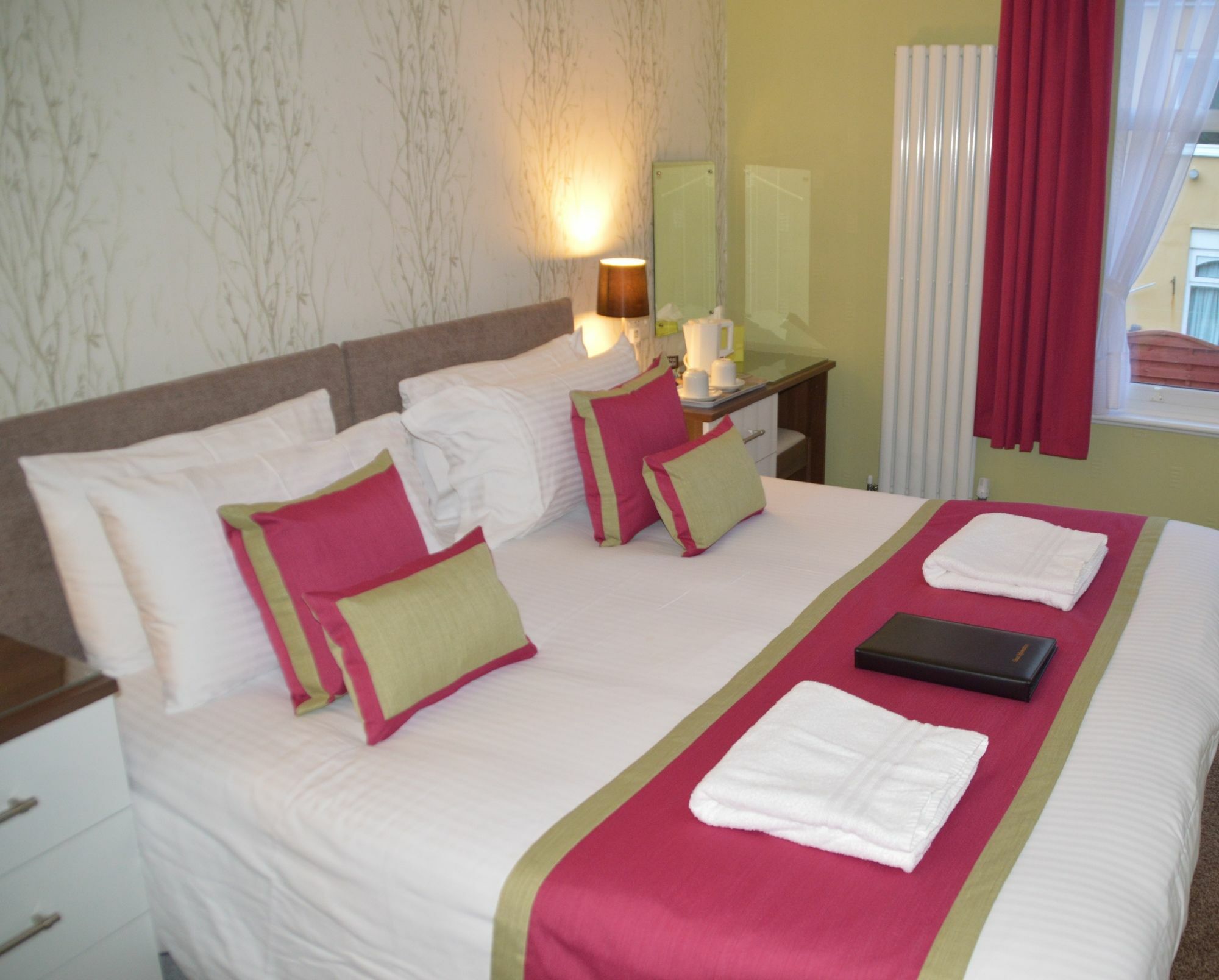 Grosvenor House Guest house 4*