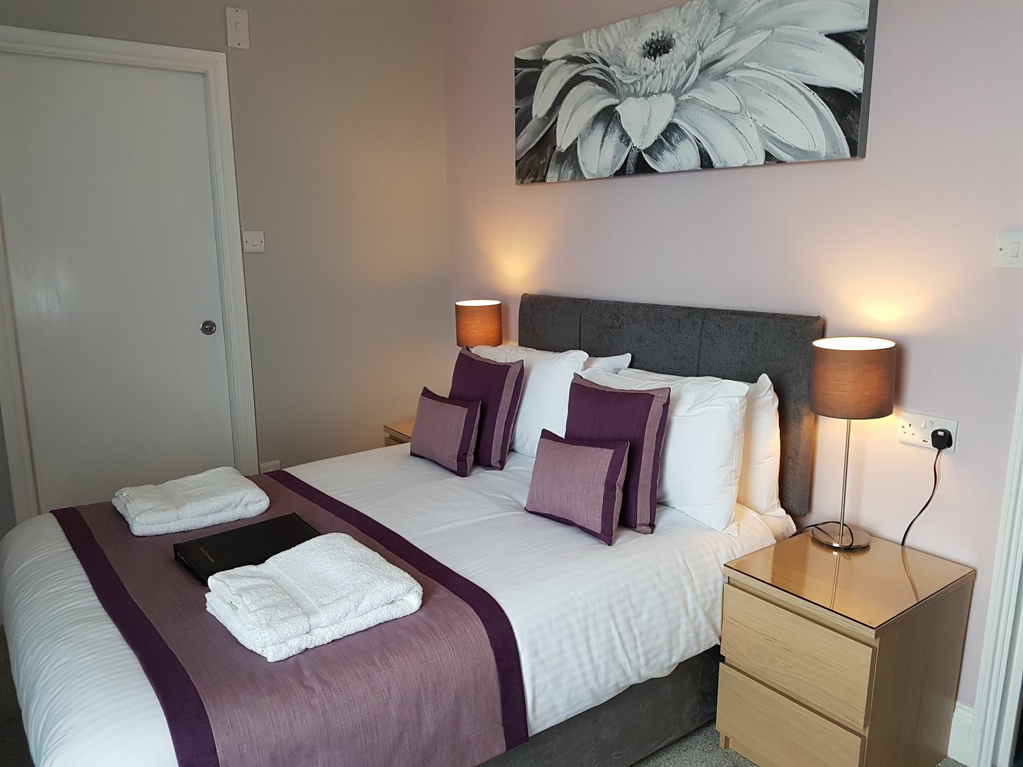Grosvenor House Guest house 4*