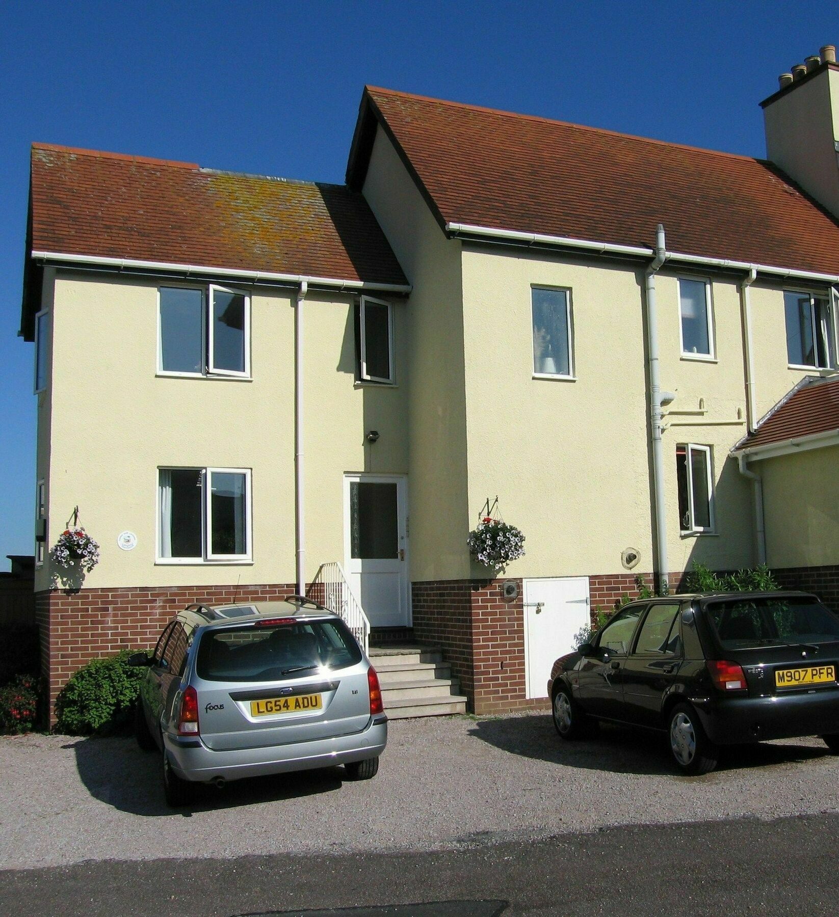 Cliff Court Apartment *