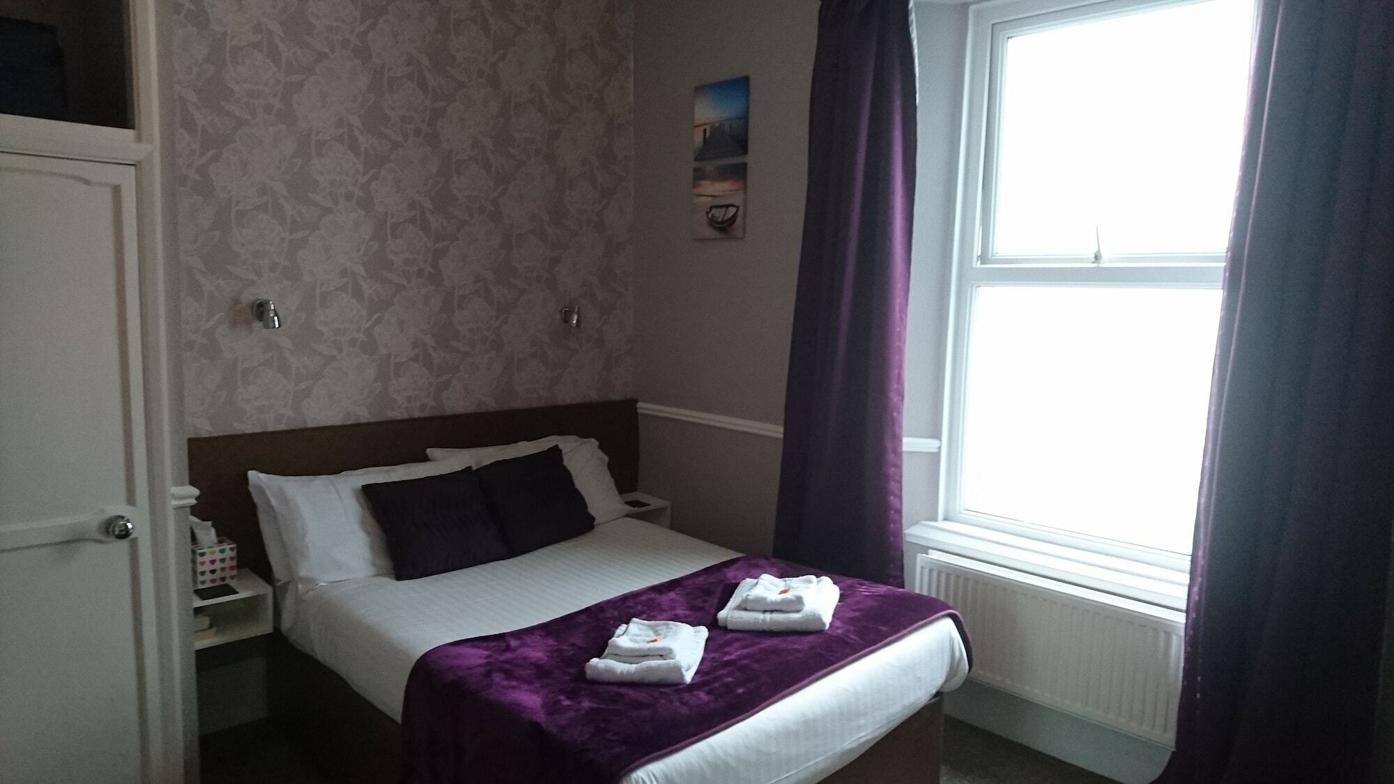 Lawnswood 4*