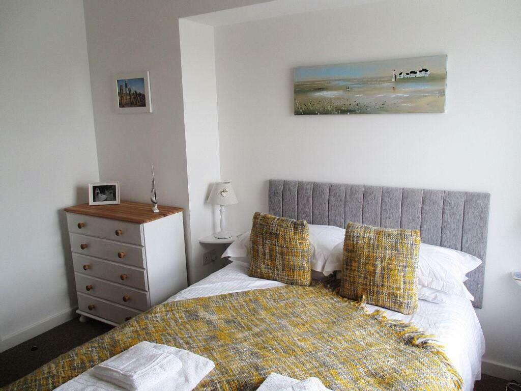 The Bonting Beautiful Three Bed Townhouse Near Harbour And