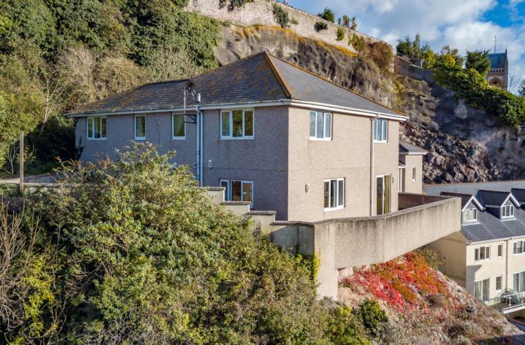 Cliff House Holiday home *