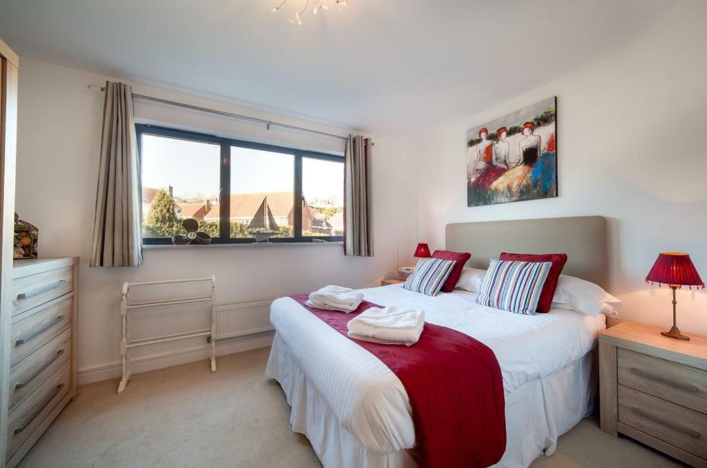 Beaches - South Sands House Holiday home
