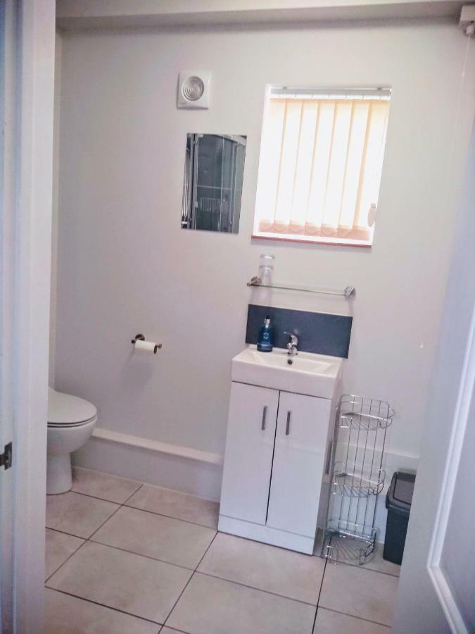 Lovely Private Ensuite Near Torbay Hospital *