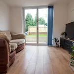Shakespeare House-Stylish Home, Modern Comforts