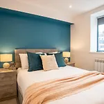 Elegant Fresh Spacious Two Bed Apartment - Juliet Balcony - Sea, Marina, Harbour Views, English Riviera Clock Tower