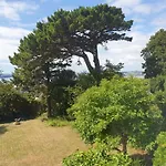 Villa Sylvania Ample Onsite Parking, Close To Beach