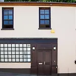 Cosy Open Plan Harbourside Inn With Superking Beds, Wood Burning Stove And Bar