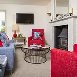 5 Bed - Foxes Walk