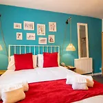 Cozy, Chic, Dairy Cottage Near To Beach & Shops- Parking