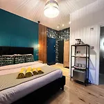 Flamingo Lodge