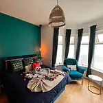 Flamingo Lodge