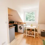 Cozy Seaside Hideaway With Free Parking