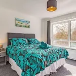 Lovely Magnolia Accommodation 3King Torquay
