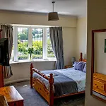 Burleigh House , A Cosy Retreat In Agatha Christie\'S Hometown