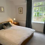Charming 3-Bed Cottage - Private Garden & Parking