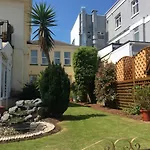 Coombe Court Hotel