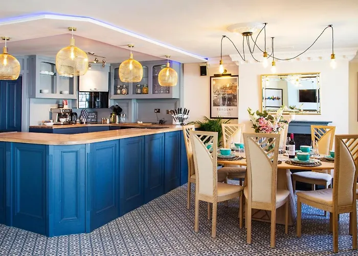 Cosy Open Plan Harbourside Inn With Superking Beds, Wood Burning Stove And Bar