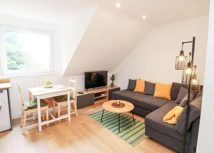Cozy Seaside Hideaway With Free Parking