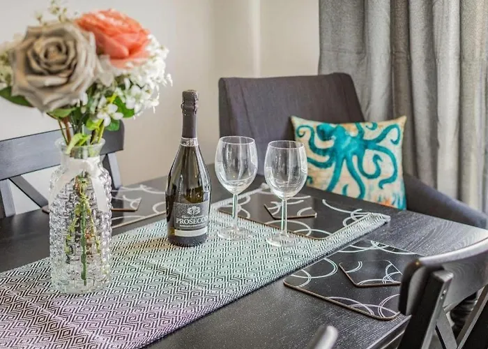 Lovely Magnolia Accommodation 3King Torquay