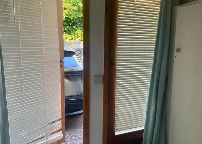 Self Contained Rooms In Central Torquay