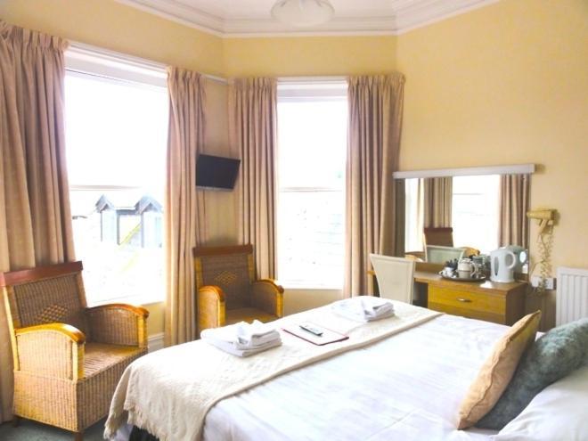 Red House Hotel 2*