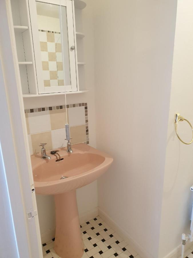 Sylvania Ample Onsite Parking, Close To Beach *