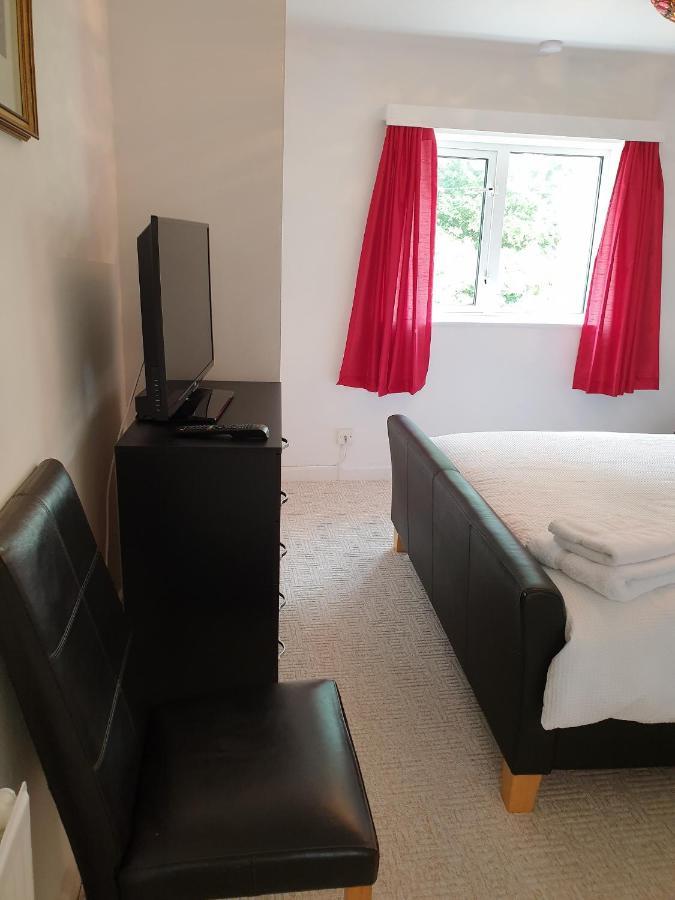 Sylvania Ample Onsite Parking, Close To Beach Apartment