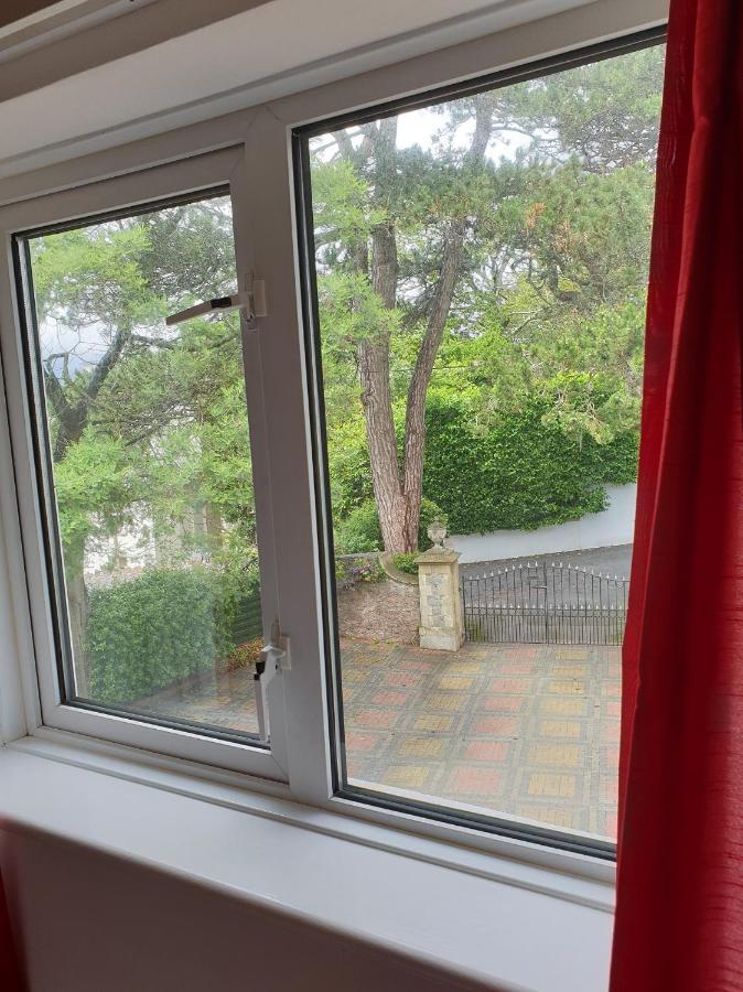 Sylvania Ample Onsite Parking, Close To Beach