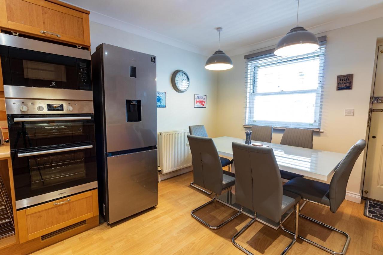 Seaesta- Luxury Family Home, Short Walk To Harbour Holiday home *