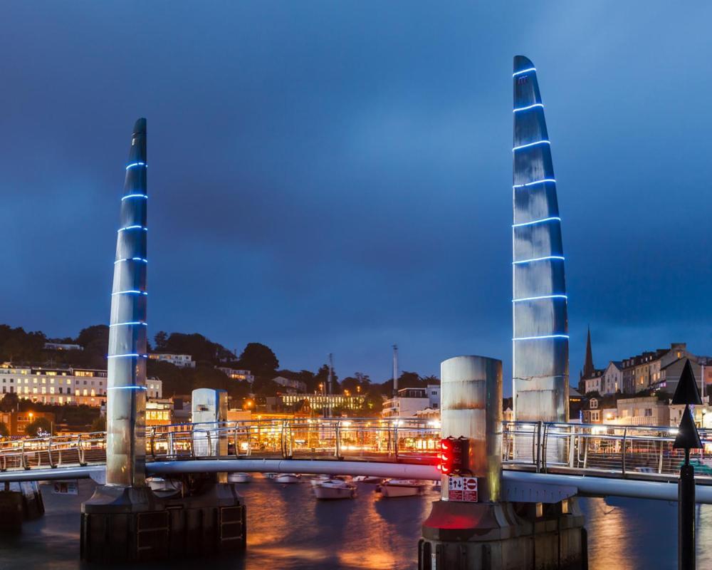 Torbay Rise - With Pool, Hot Tub, Sauna, Gym, Games And Cinema Room; Sea Views Torquay