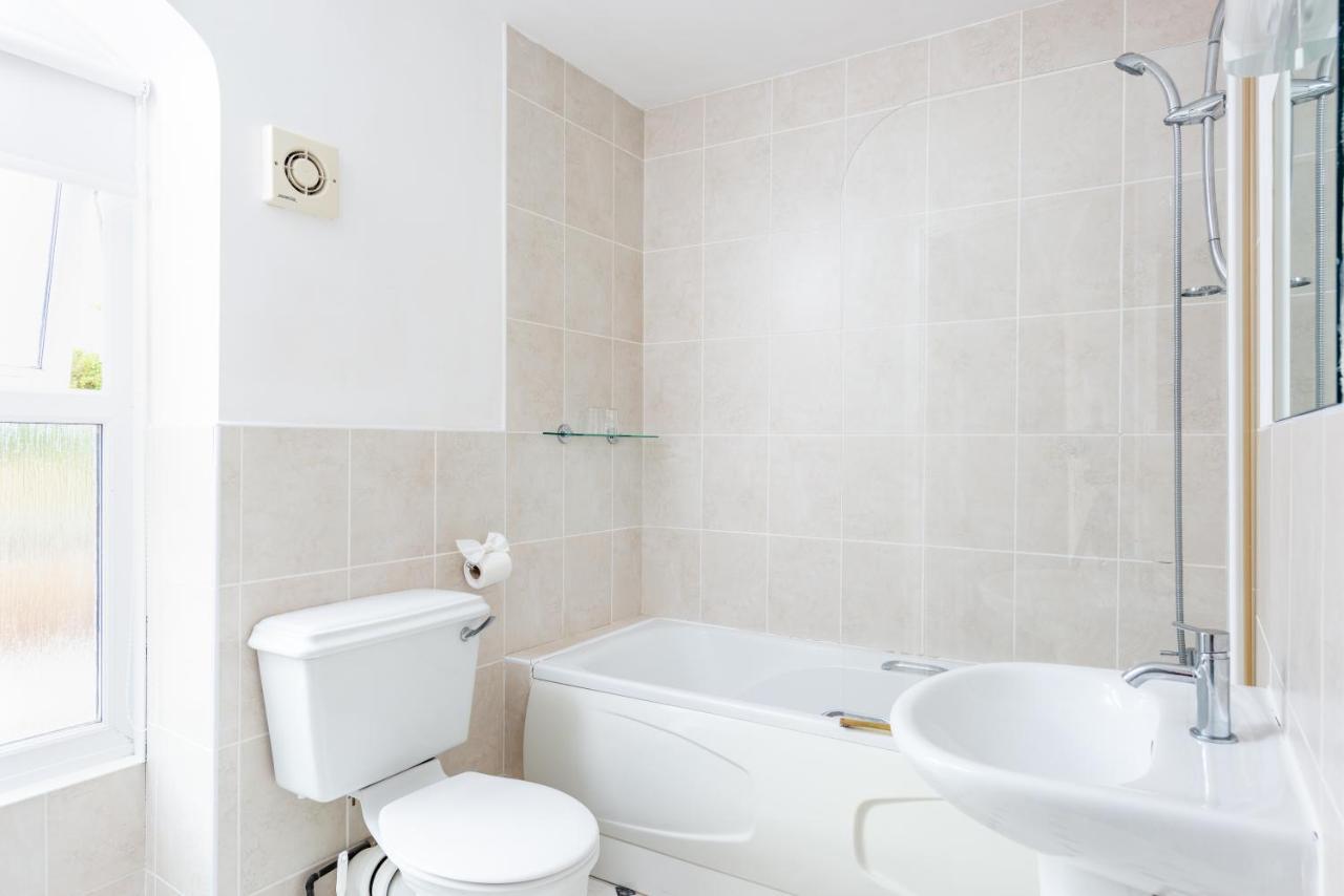 Abbey Lawn Hotel 3*